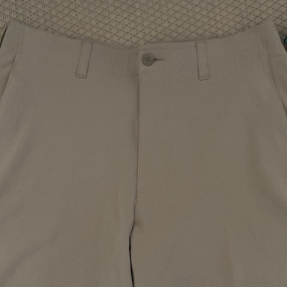 Shorts performance mens waist 30” Ben Hogan beige flat front 94% polyester
